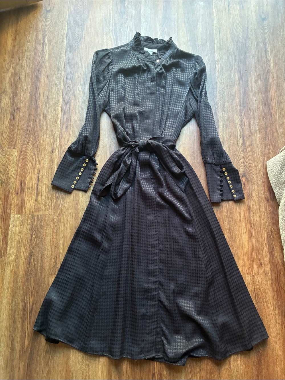 Women’s Black Long Sleeve Tie-Waist Midi Dress 6